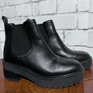 Linea paolo black Chelsea boots sz 7.5 .